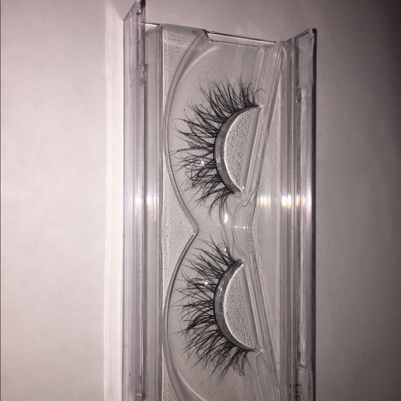 Eyelashes - Picture 6 of 8